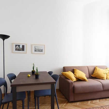 Renovated 3 Bedroom Apartment In The City Center Турин Екстер'єр фото