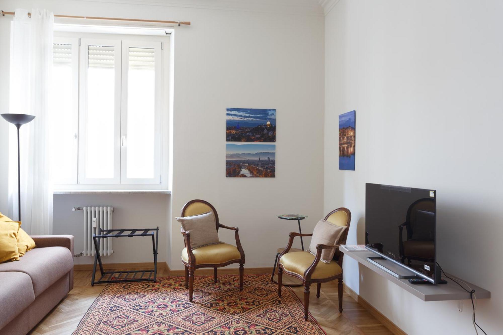 Renovated 3 Bedroom Apartment In The City Center Турин Екстер'єр фото